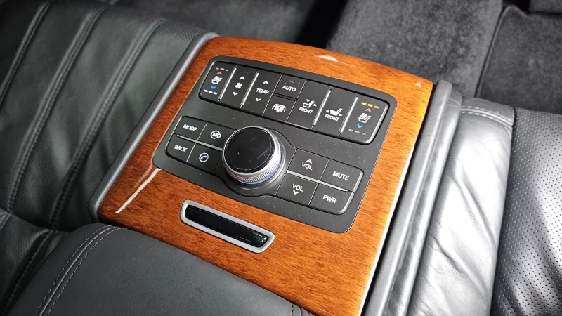 Hyundai Equus