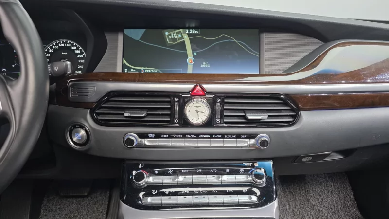 Genesis EQ900