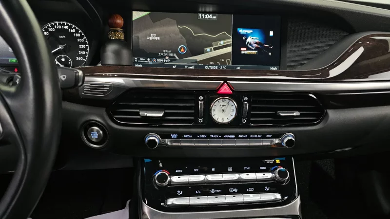 Genesis EQ900