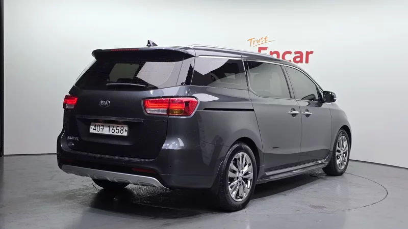 Kia Carnival