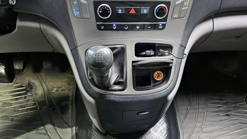 Hyundai Starex