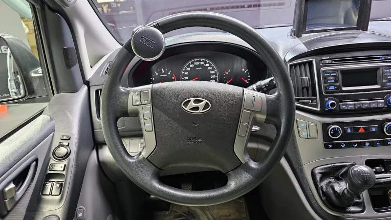 Hyundai Starex