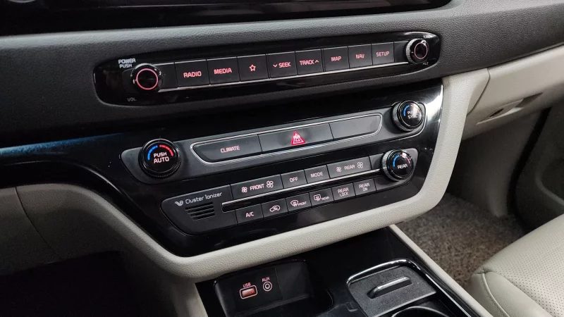 Kia Carnival
