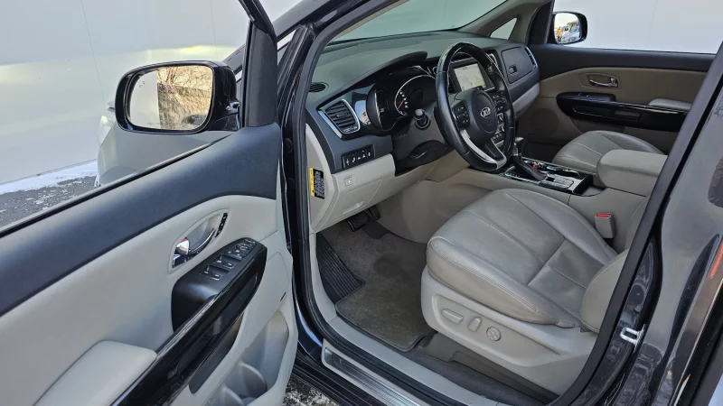 Kia Carnival