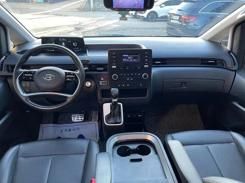 Hyundai Staria