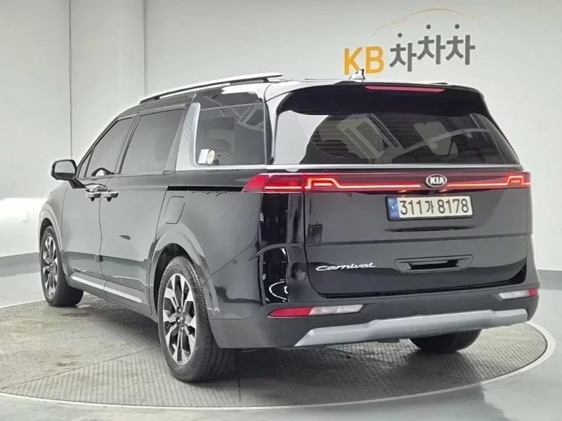 Kia Carnival