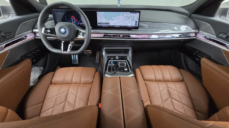 BMW i7
