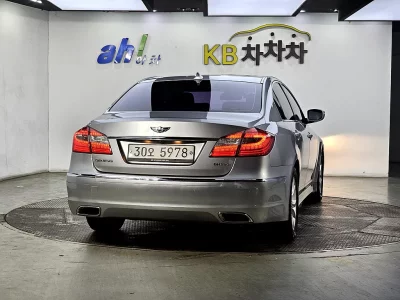 Hyundai Genesis