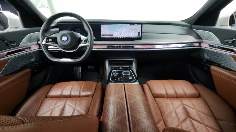 BMW i7
