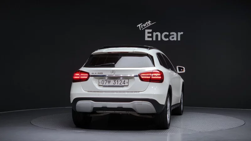 Mercedes-Benz GLA-Class