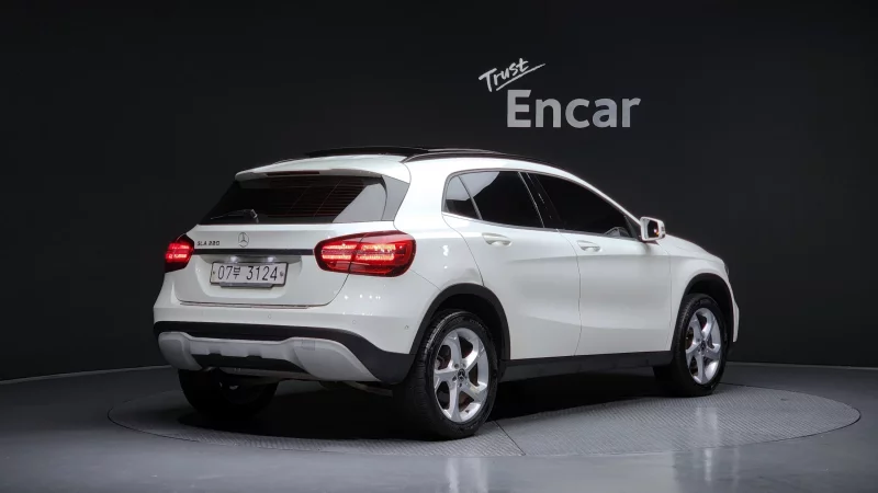 Mercedes-Benz GLA-Class