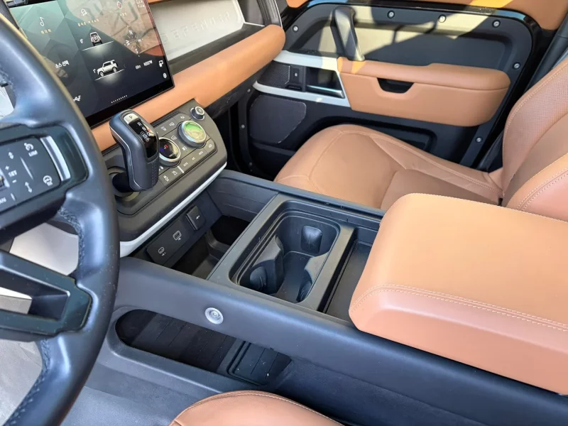 Land Rover DEFENDER