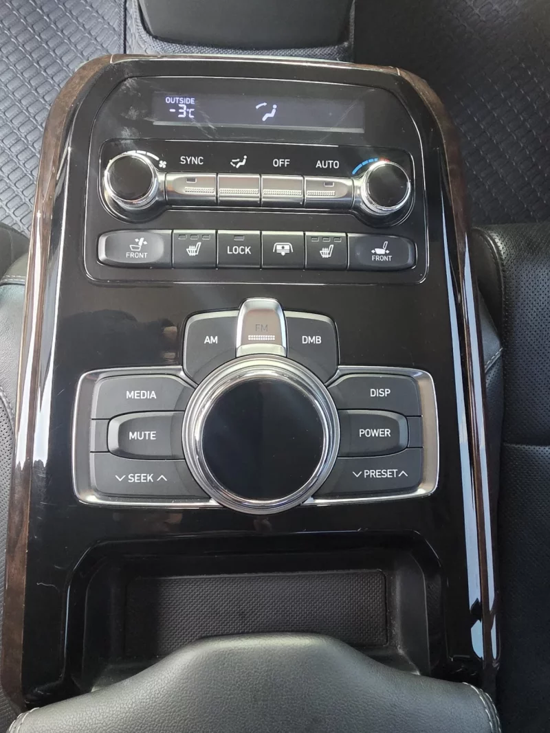Genesis EQ900