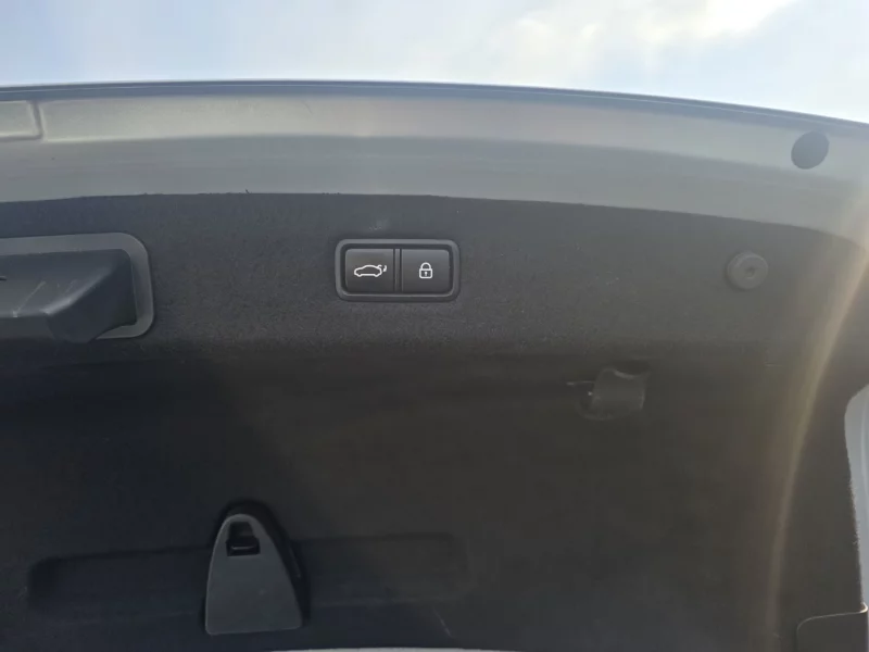 Genesis EQ900
