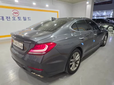 Genesis G70