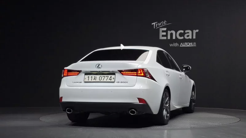 Lexus IS