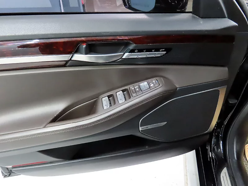 Genesis EQ900