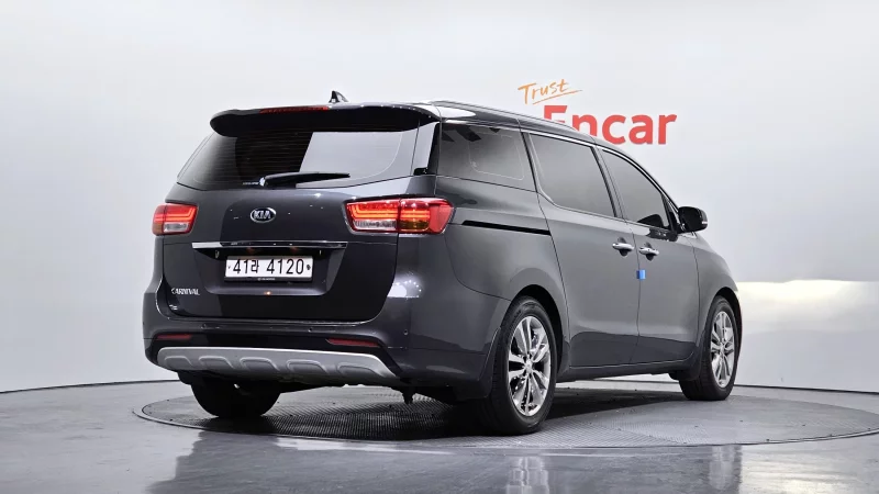 Kia Carnival
