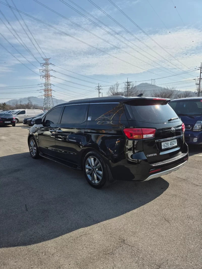 Kia Carnival