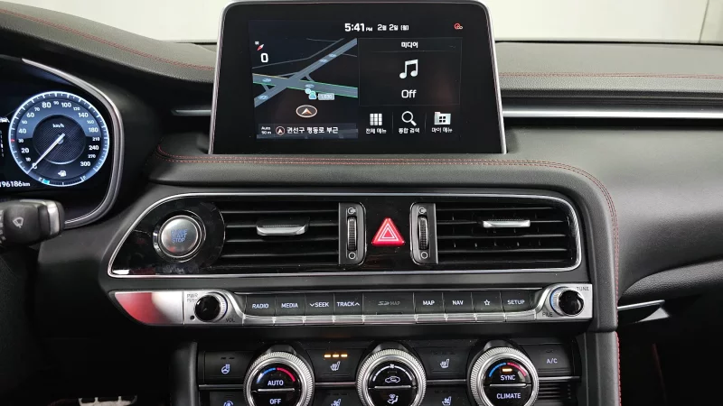 Genesis G70