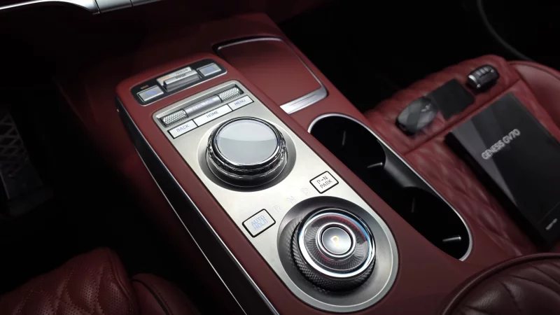 Genesis GV70
