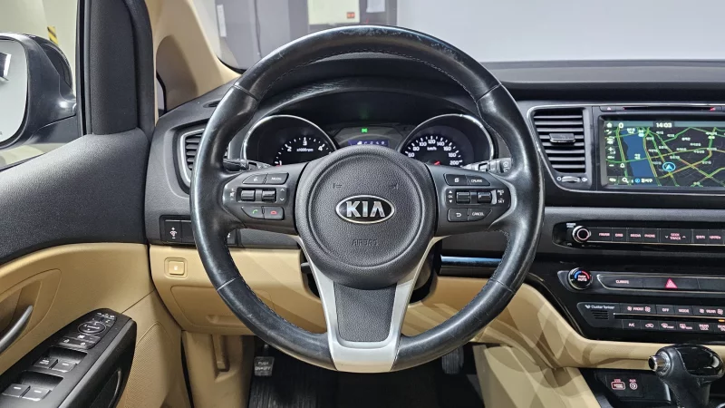 Kia Carnival