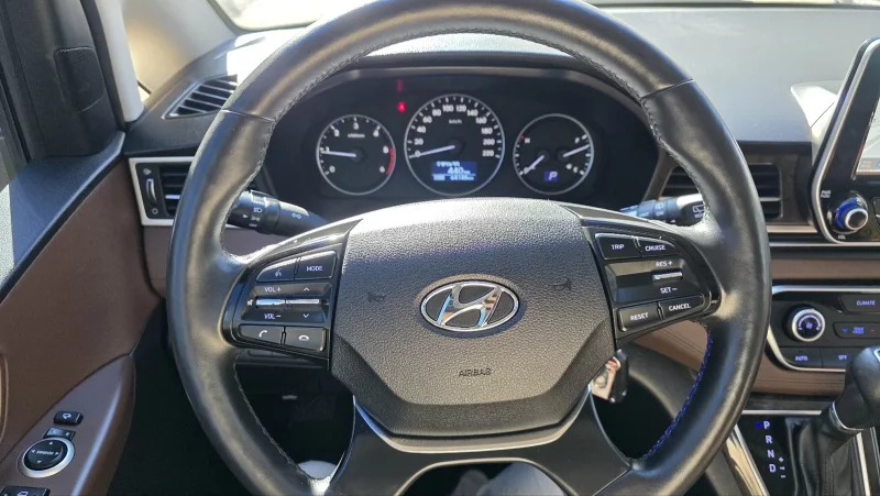 Hyundai Starex