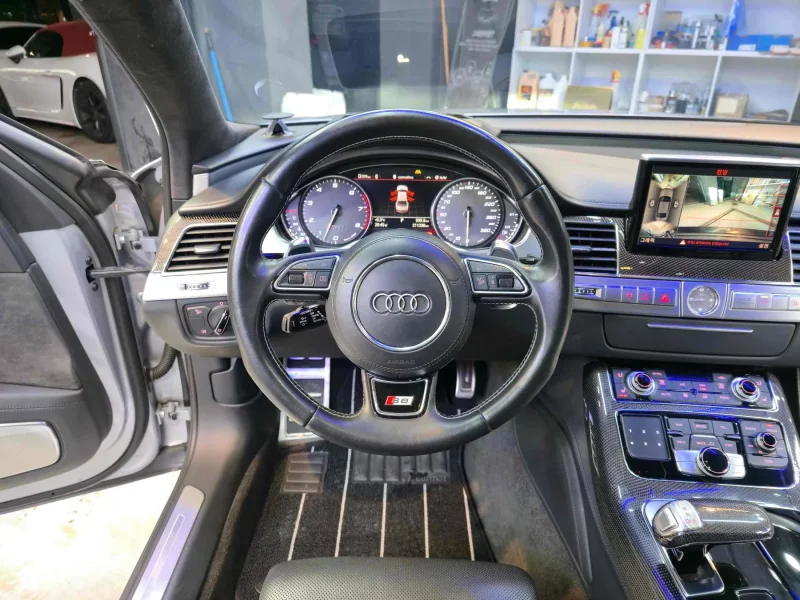 Audi S8