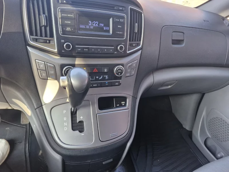 Hyundai Starex