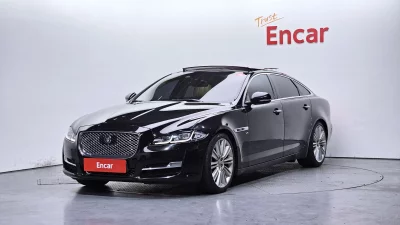 Jaguar XJ