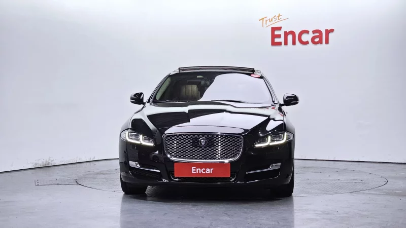 Jaguar XJ