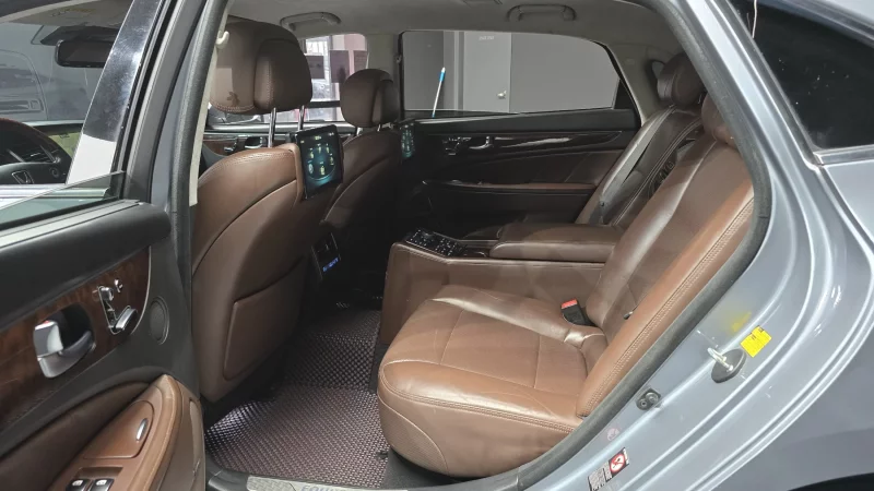 Hyundai Equus