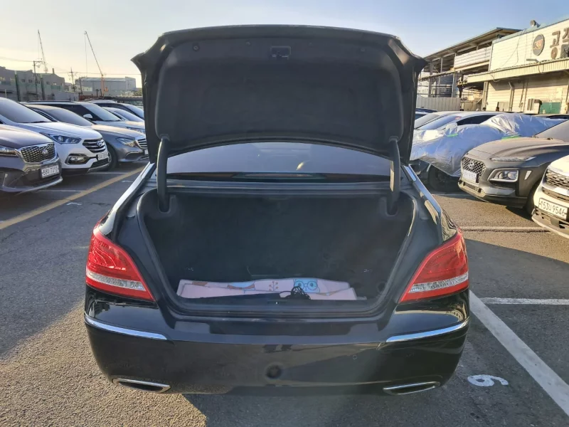 Hyundai Equus