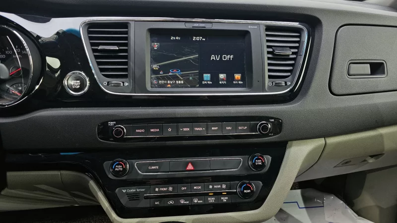 Kia Carnival