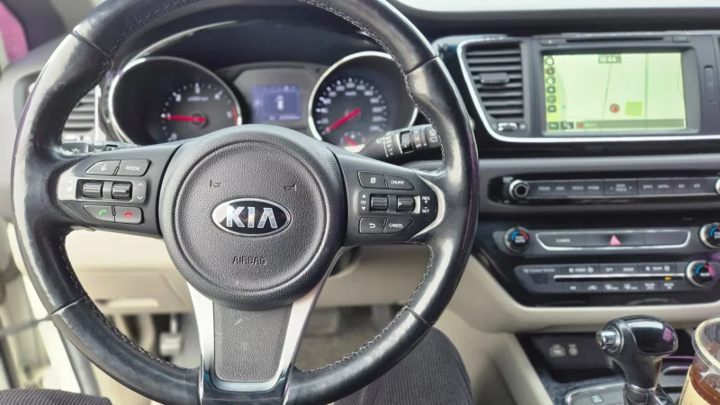Kia Carnival