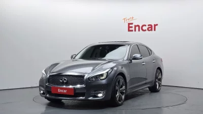 Infiniti Q70
