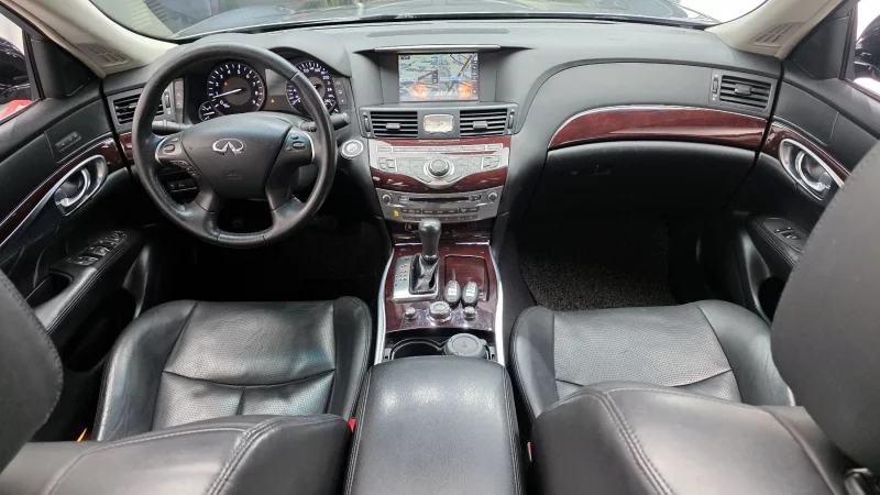 Infiniti Q70
