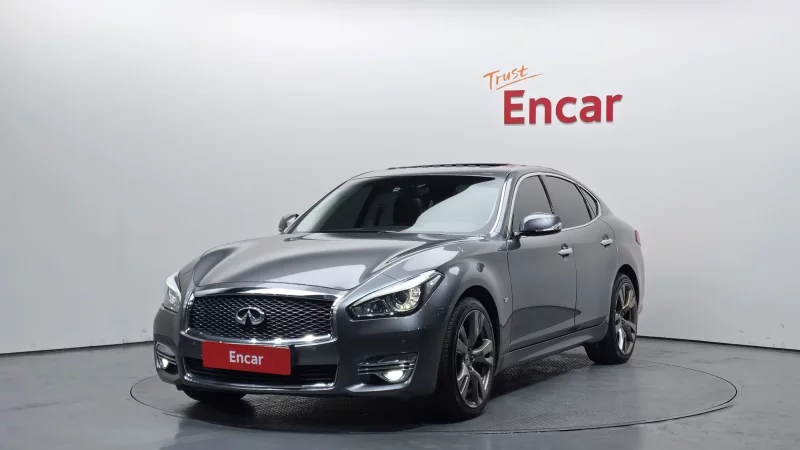 Infiniti Q70