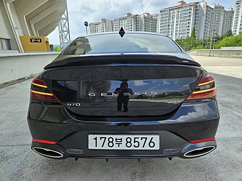 Genesis G70