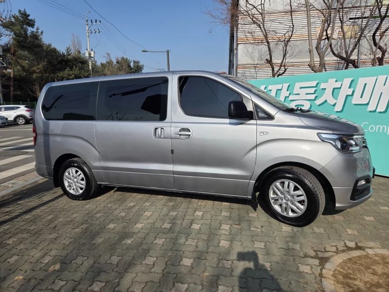 Hyundai Starex