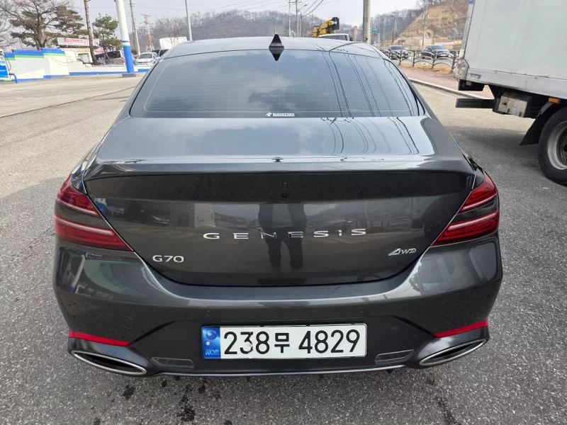 Genesis G70