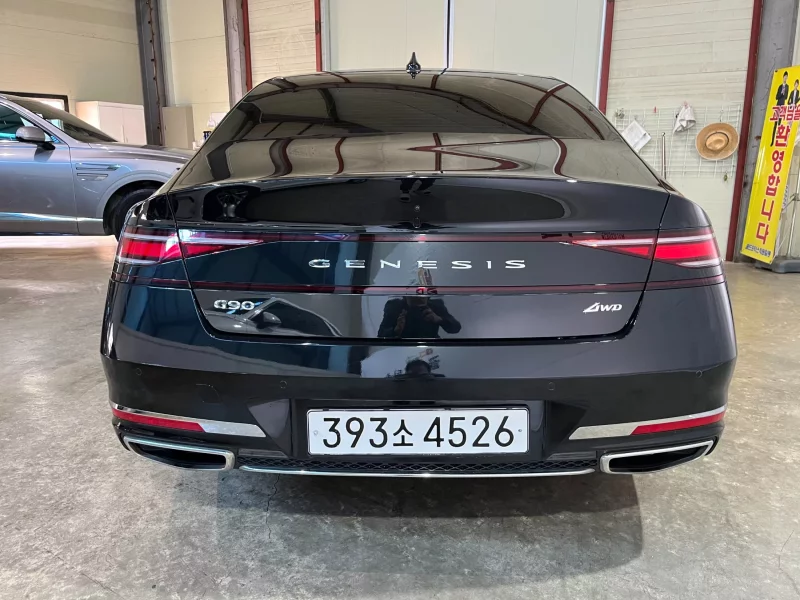 Genesis G90