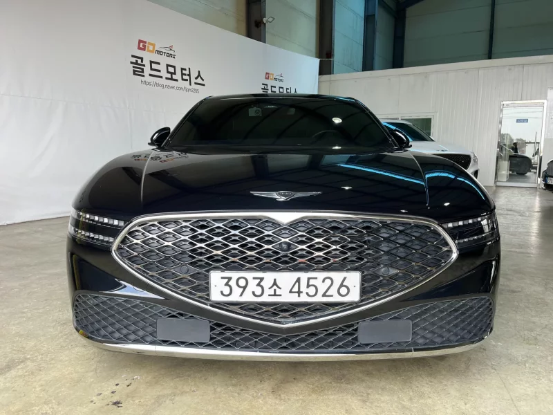 Genesis G90