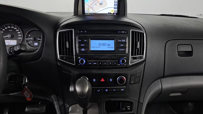 Hyundai Starex