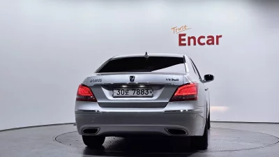 Hyundai Equus