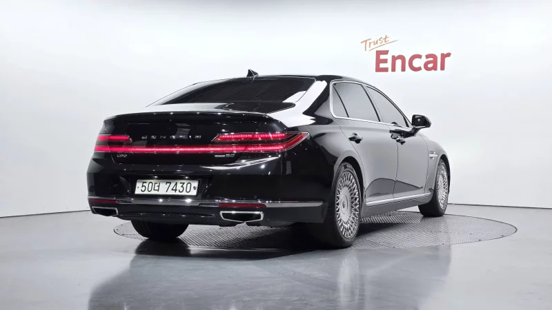 Genesis G90