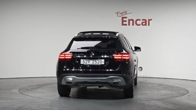 Mercedes-Benz GLA-Class
