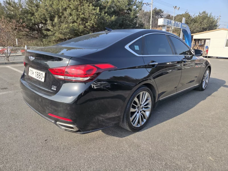 Hyundai Genesis