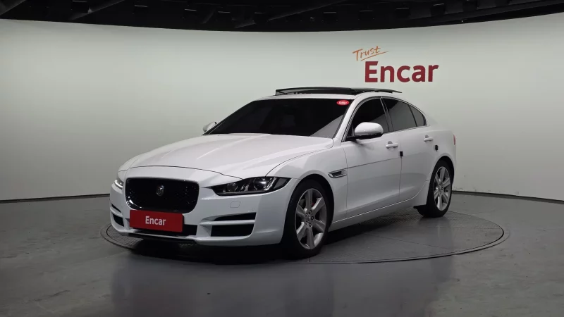 Jaguar XE