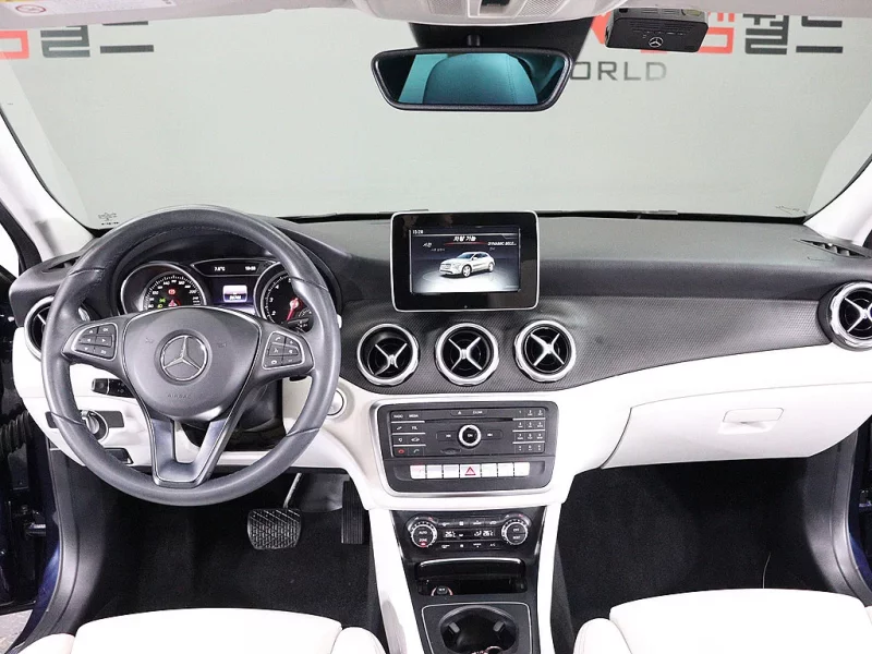 Mercedes-Benz GLA-Class
